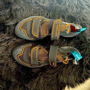 Men’s climbing shoes. Worn once. Scarpa size 43 1/2